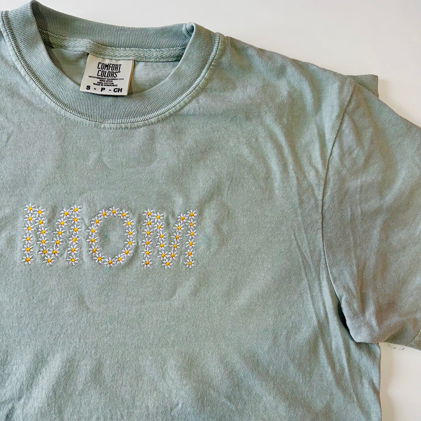 Mom Daisy Embroidered T-shirt