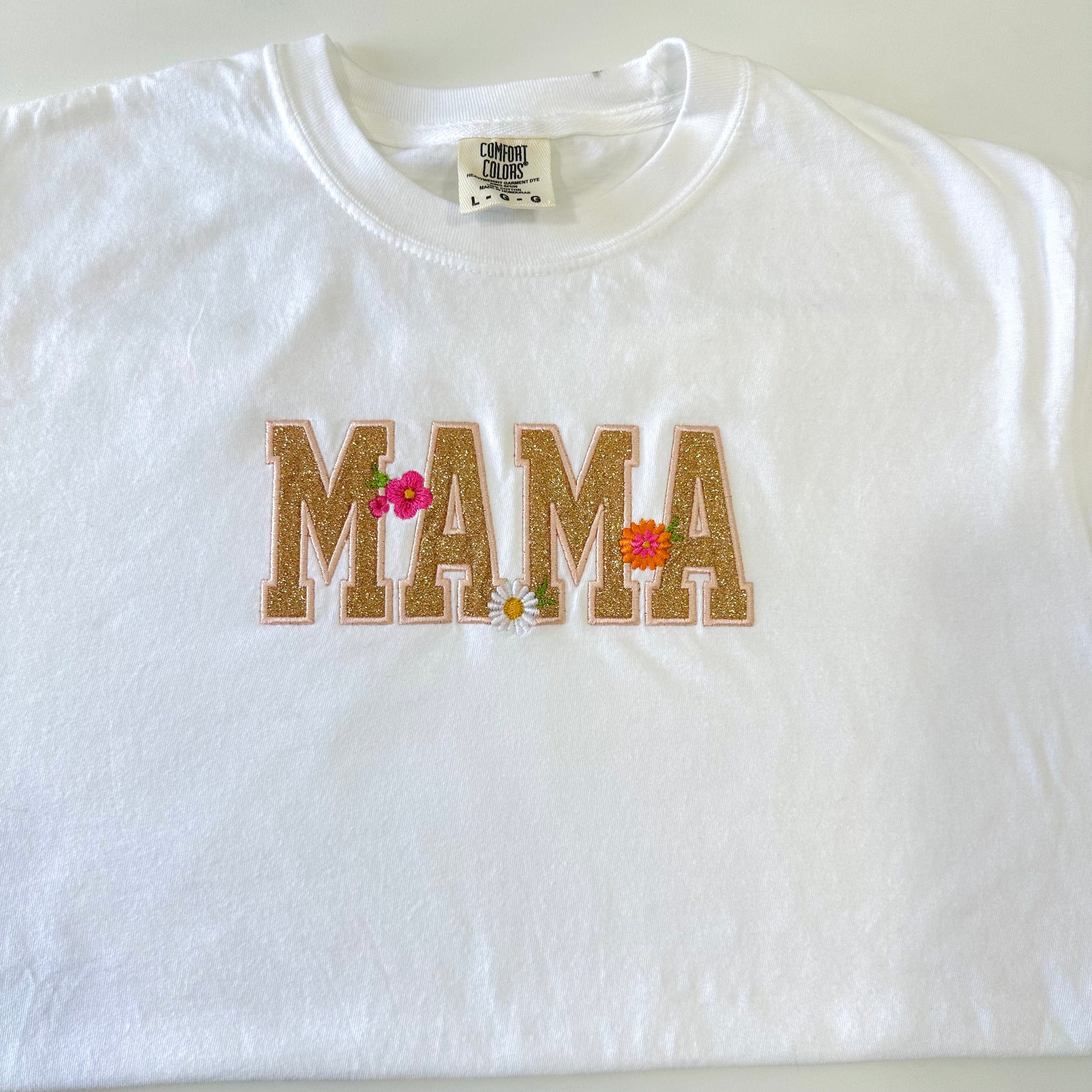 white mama t-shirt, closer look