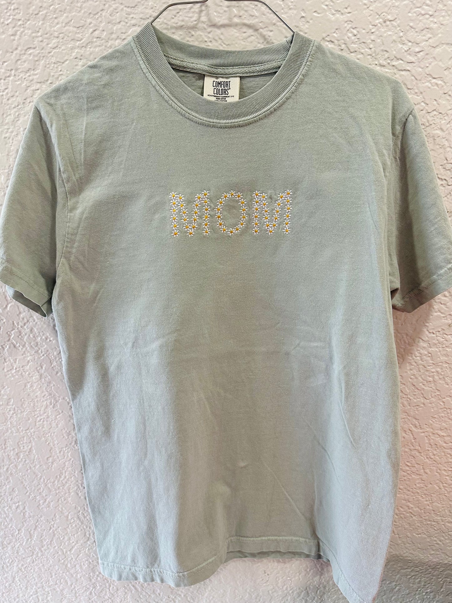 Mom Daisy Embroidered T-shirt